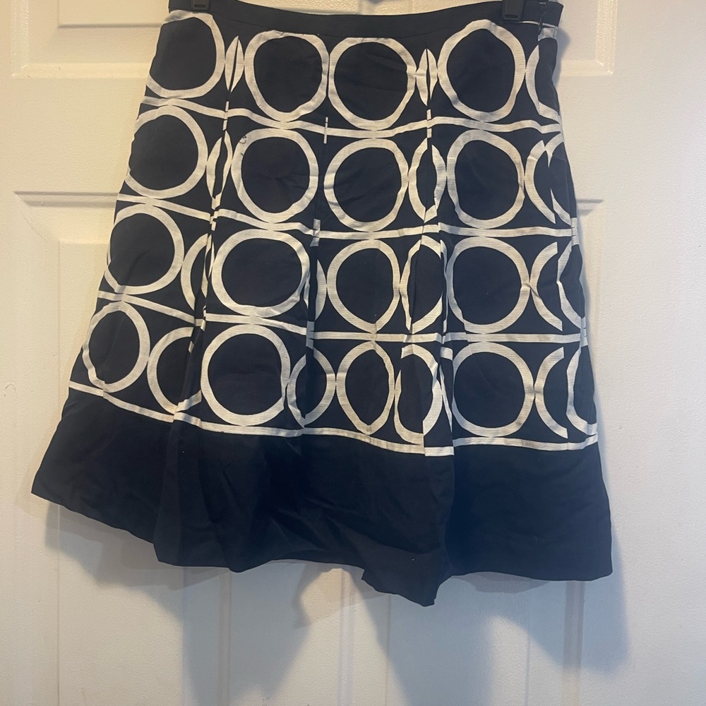 Ann Taylor White and Navy Blue Skirt